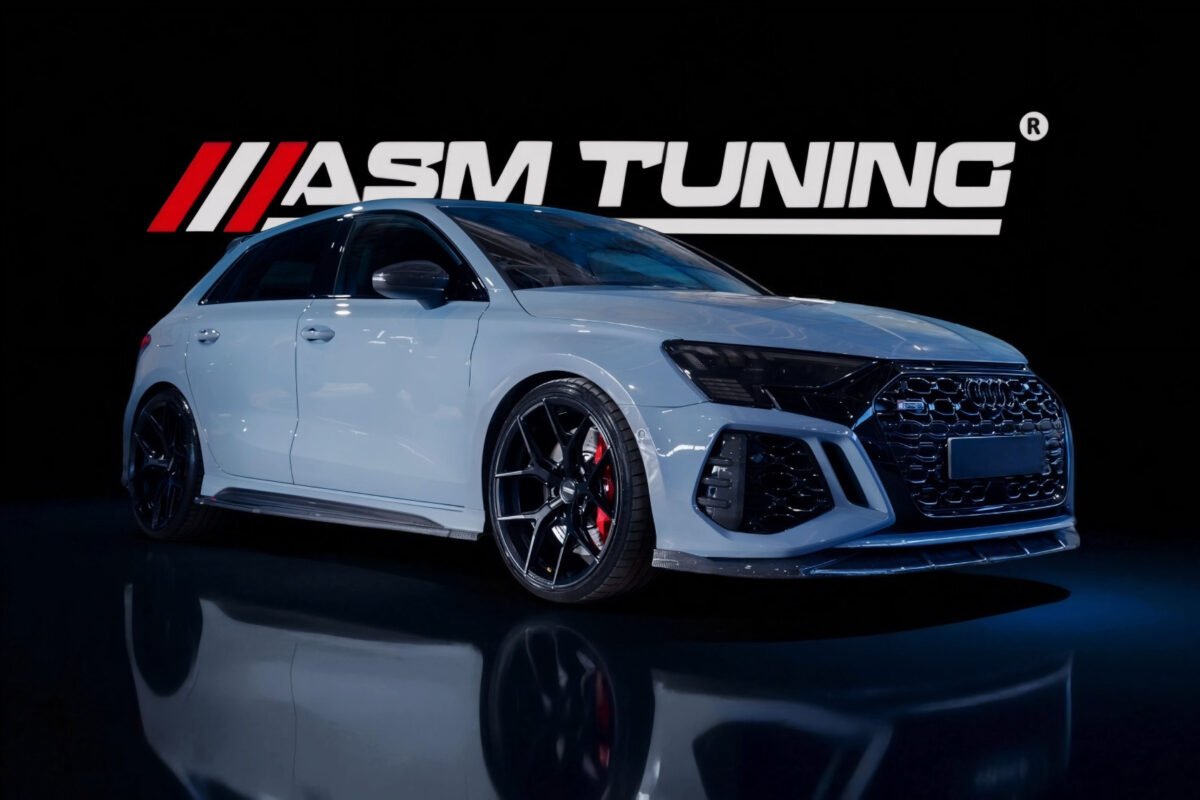 Audi RS3 8Y echipat cu piese tuning din carbon real ASM Tuning – difuzor LED, splitter, eleron