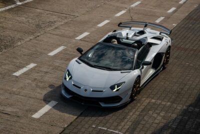 Piese din Fibră de Carbon: De Ce Sunt Alegerea Ideală în Tuning Auto Lamborghini cu bodykit din fibră de carbon, aspect estetic premium inspirat din motorsport